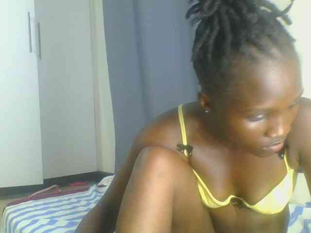 Smilingbeibylove webcam