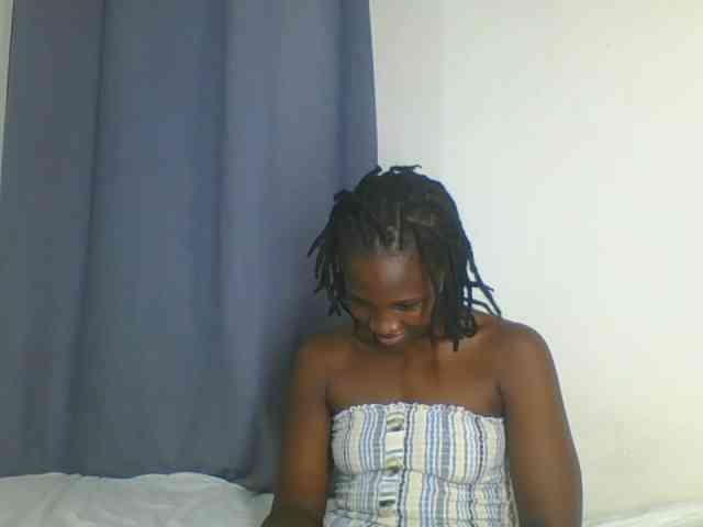 Smilingbeibylove webcam