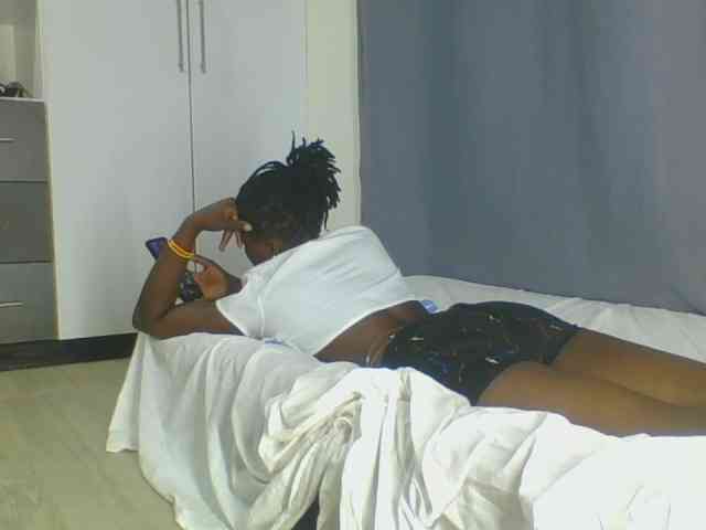 Smilingbeibylove webcam