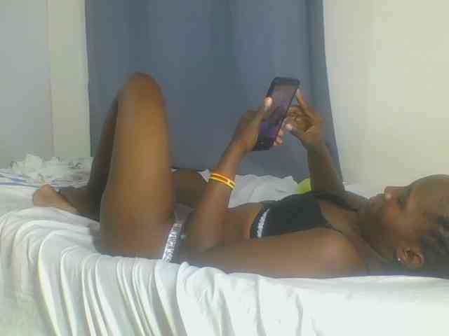 Smilingbeibylove webcam