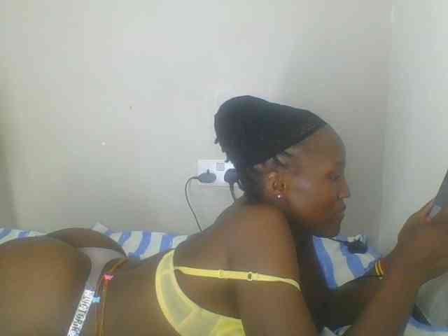 Smilingbeibylove webcam