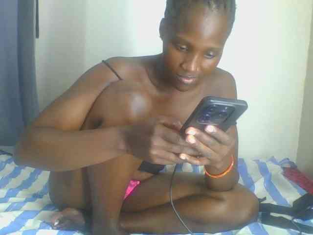 Smilingbeibylove webcam