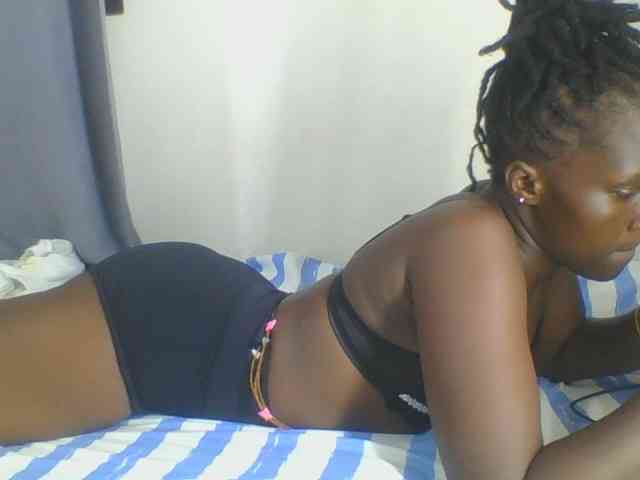 Smilingbeibylove webcam