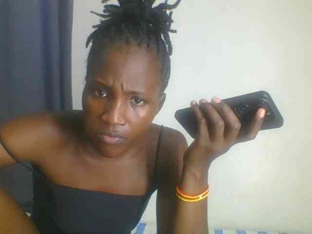 Smilingbeibylove webcam