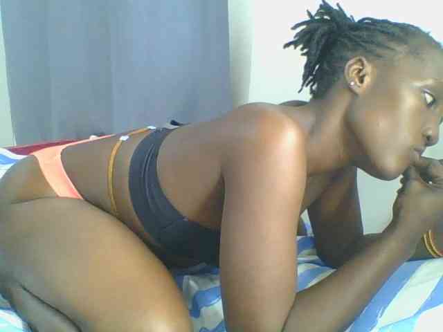 Smilingbeibylove webcam