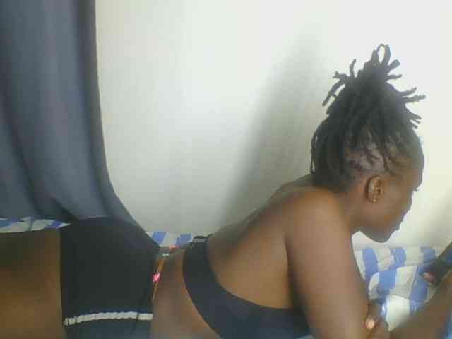 Smilingbeibylove webcam