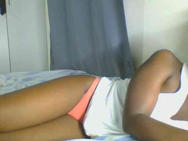 Smilingbeibylove webcam
