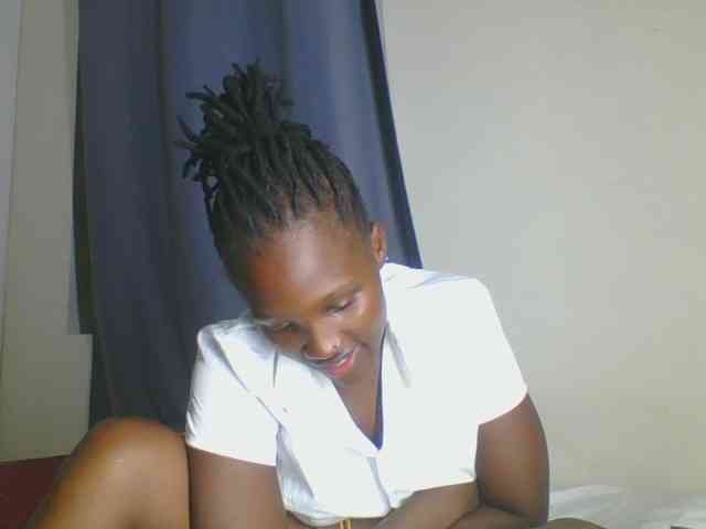 Smilingbeibylove webcam