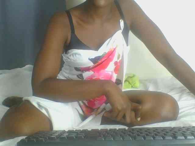 Smilingbeibylove webcam