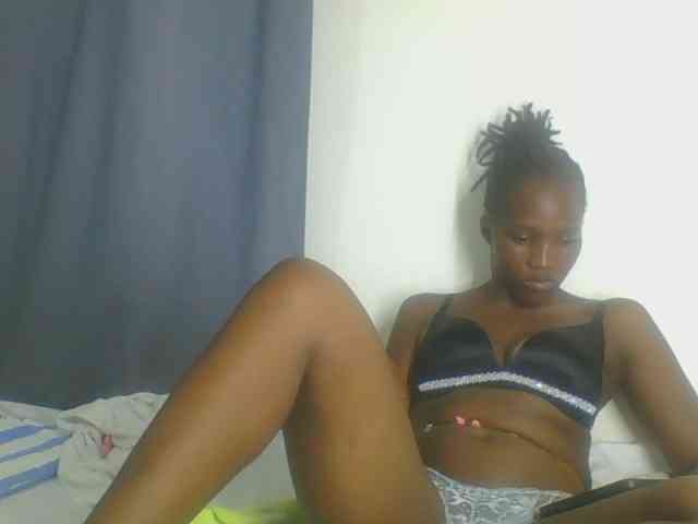 Smilingbeibylove webcam