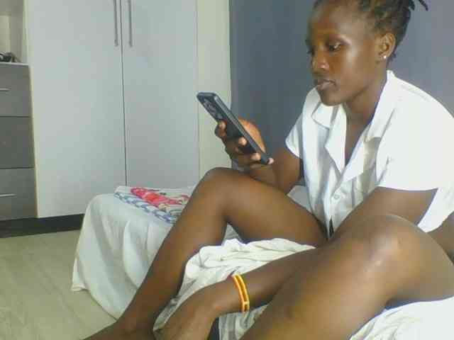 Smilingbeibylove webcam