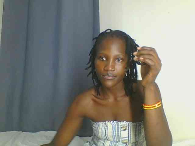 Smilingbeibylove webcam