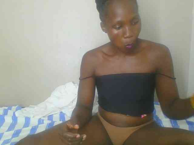 Smilingbeibylove webcam