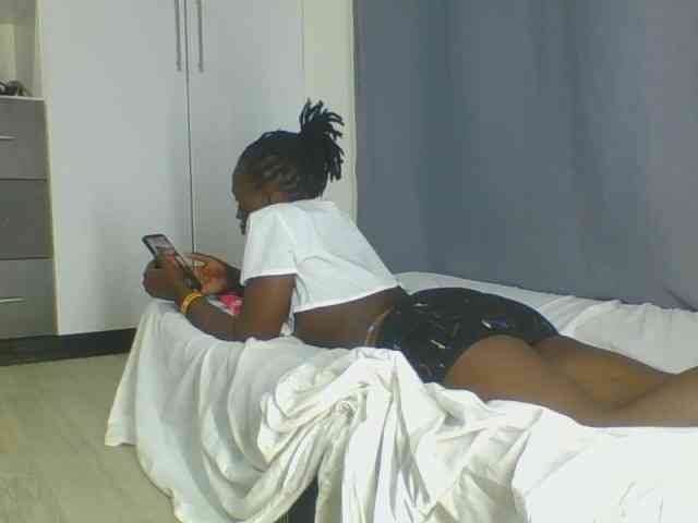 Smilingbeibylove webcam
