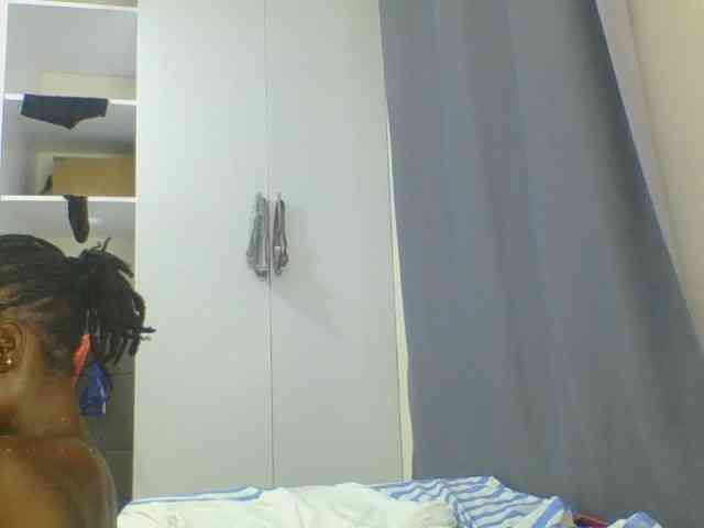 Smilingbeibylove webcam