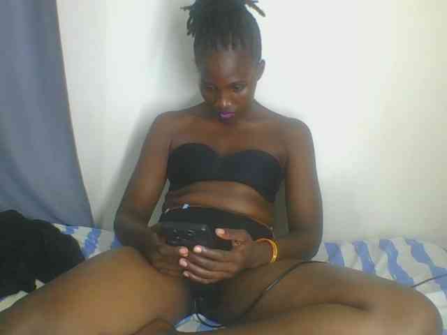 Smilingbeibylove webcam