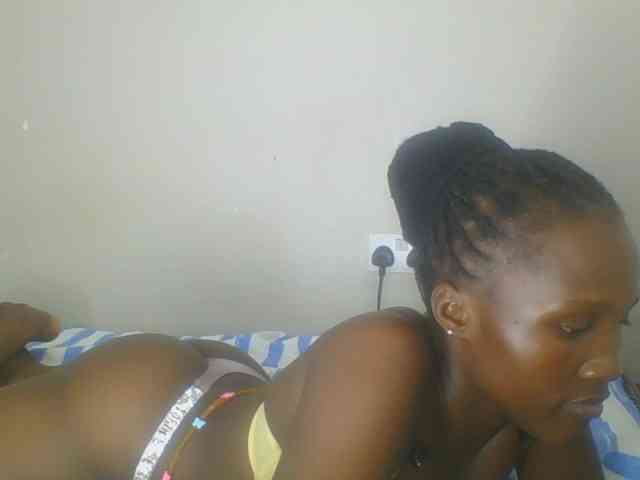Smilingbeibylove webcam