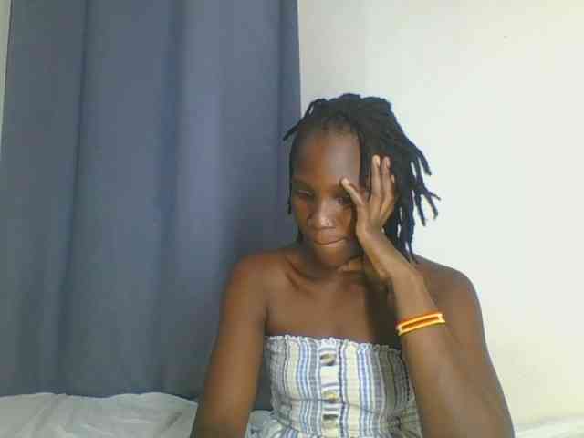 Smilingbeibylove webcam