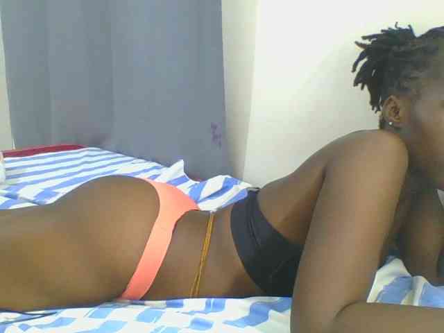 Smilingbeibylove webcam