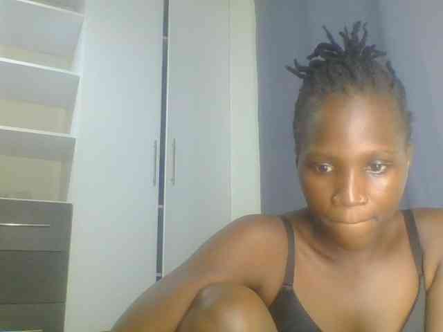 Smilingbeibylove webcam