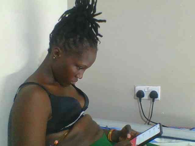 Smilingbeibylove webcam