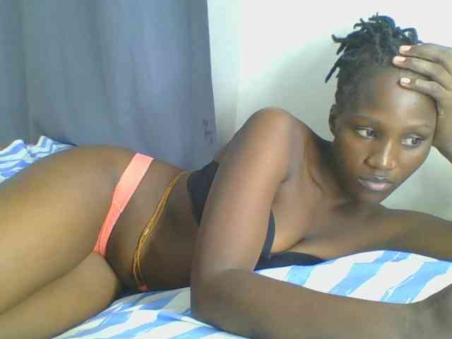 Smilingbeibylove webcam