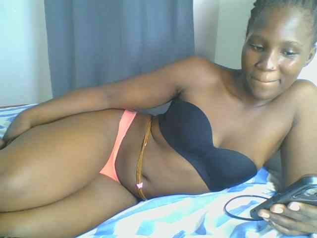 Smilingbeibylove webcam
