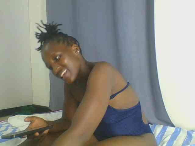 Smilingbeibylove webcam