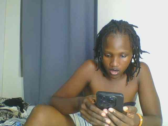 Smilingbeibylove webcam