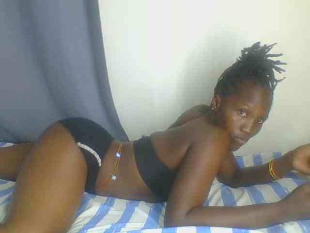 Smilingbeibylove webcam
