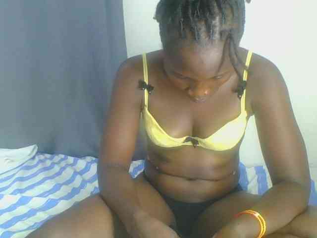 Smilingbeibylove webcam