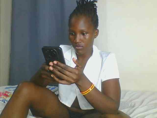 Smilingbeibylove webcam