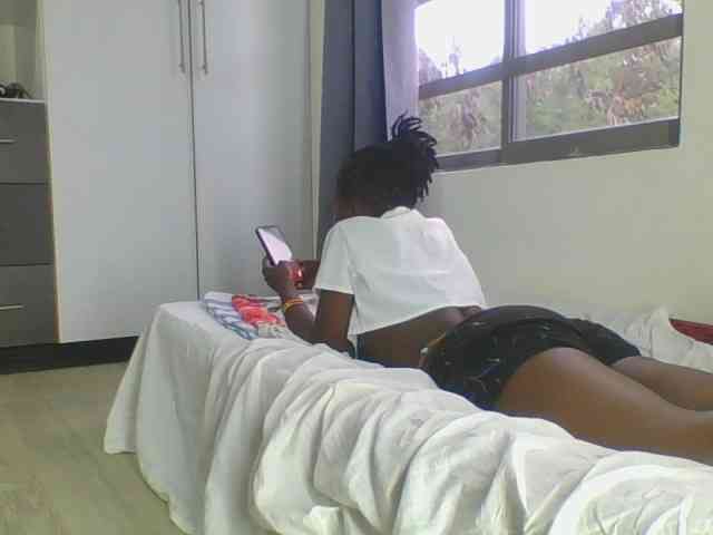 Smilingbeibylove webcam
