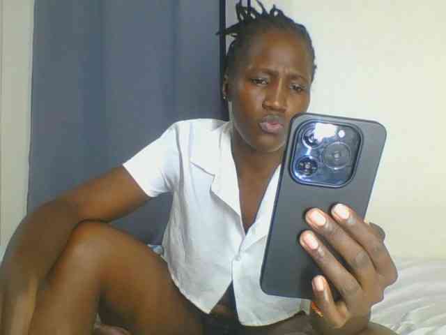 Smilingbeibylove webcam