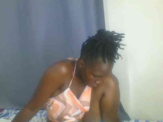 Smilingbeibylove webcam