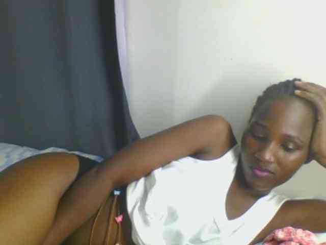 Smilingbeibylove webcam