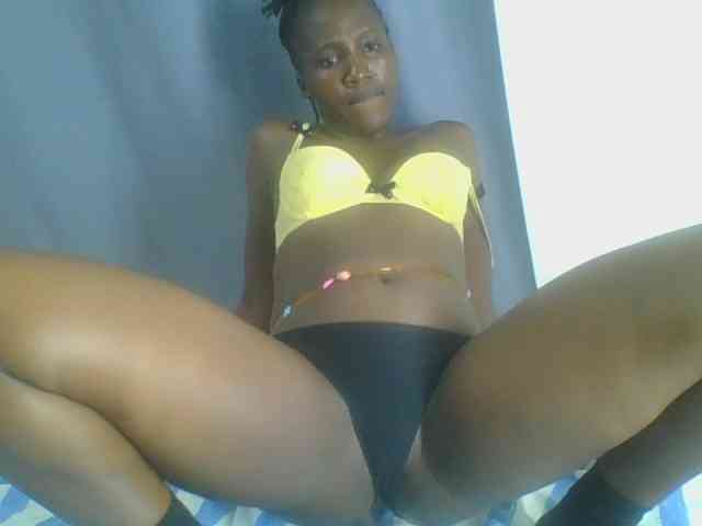 Smilingbeibylove webcam