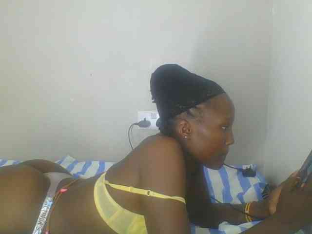 Smilingbeibylove webcam
