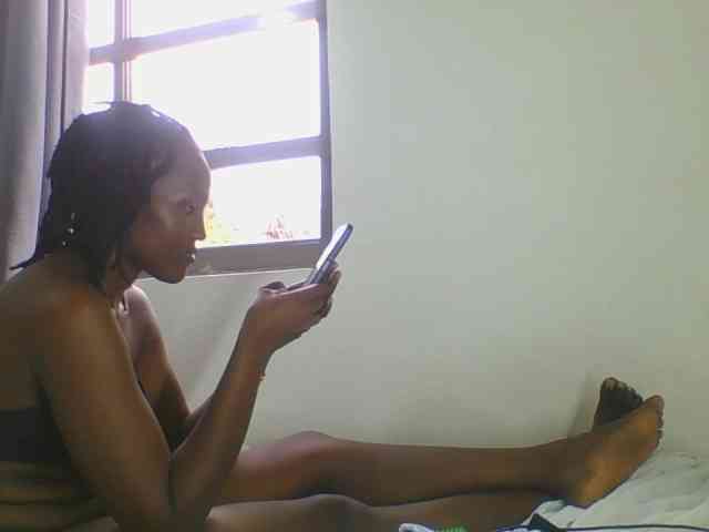 Smilingbeibylove webcam