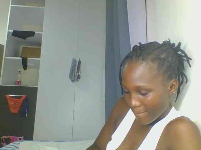Smilingbeibylove webcam