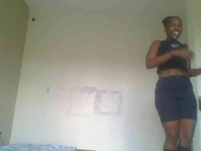 Smilingbeibylove webcam