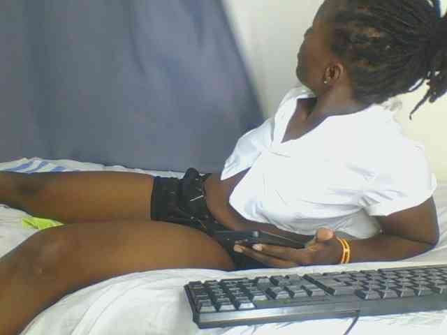 Smilingbeibylove webcam