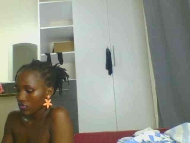Smilingbeibylove webcam