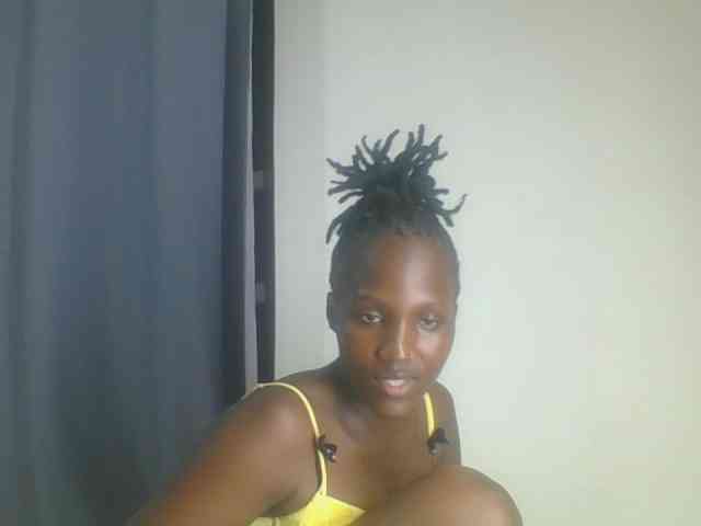 Smilingbeibylove webcam