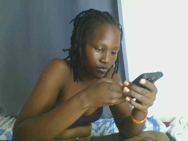 Smilingbeibylove webcam