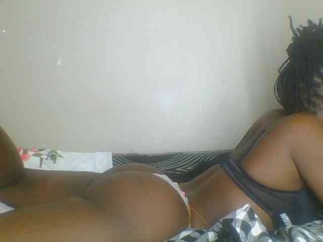Smilingbeibylove webcam
