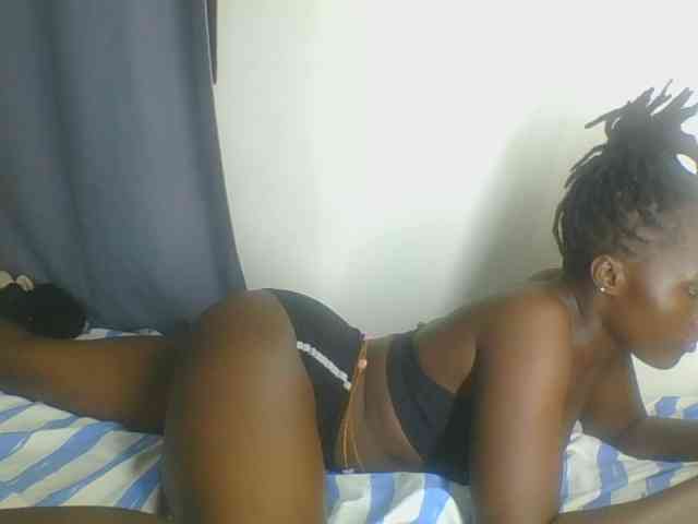 Smilingbeibylove webcam