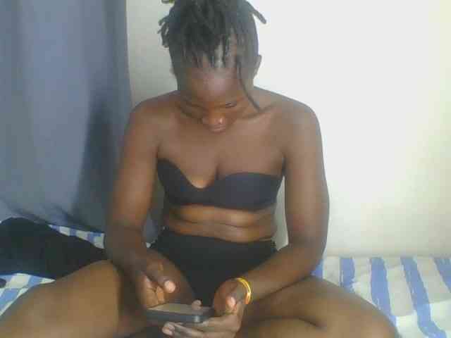 Smilingbeibylove webcam