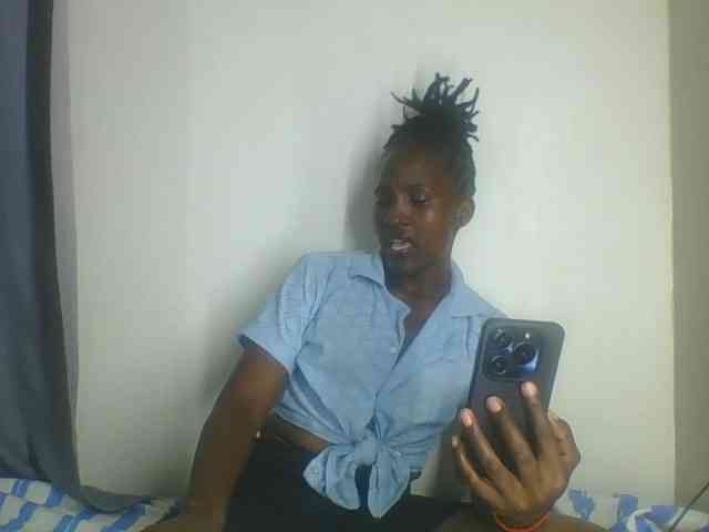 Smilingbeibylove webcam
