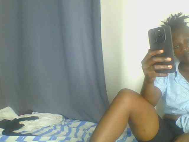 Smilingbeibylove webcam